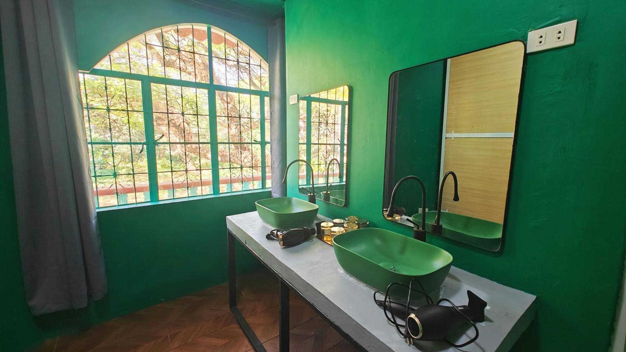 80 Bar Hostel Coron Dış mekan fotoğraf