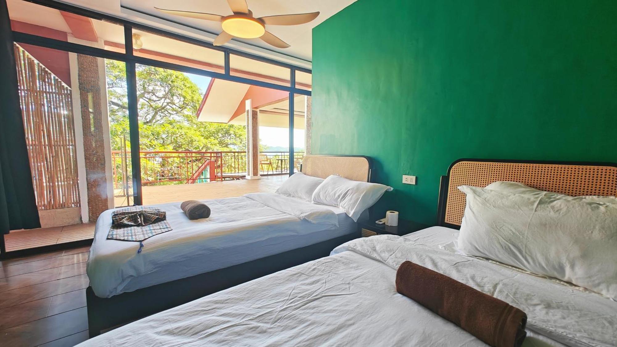 80 Bar Hostel Coron Dış mekan fotoğraf