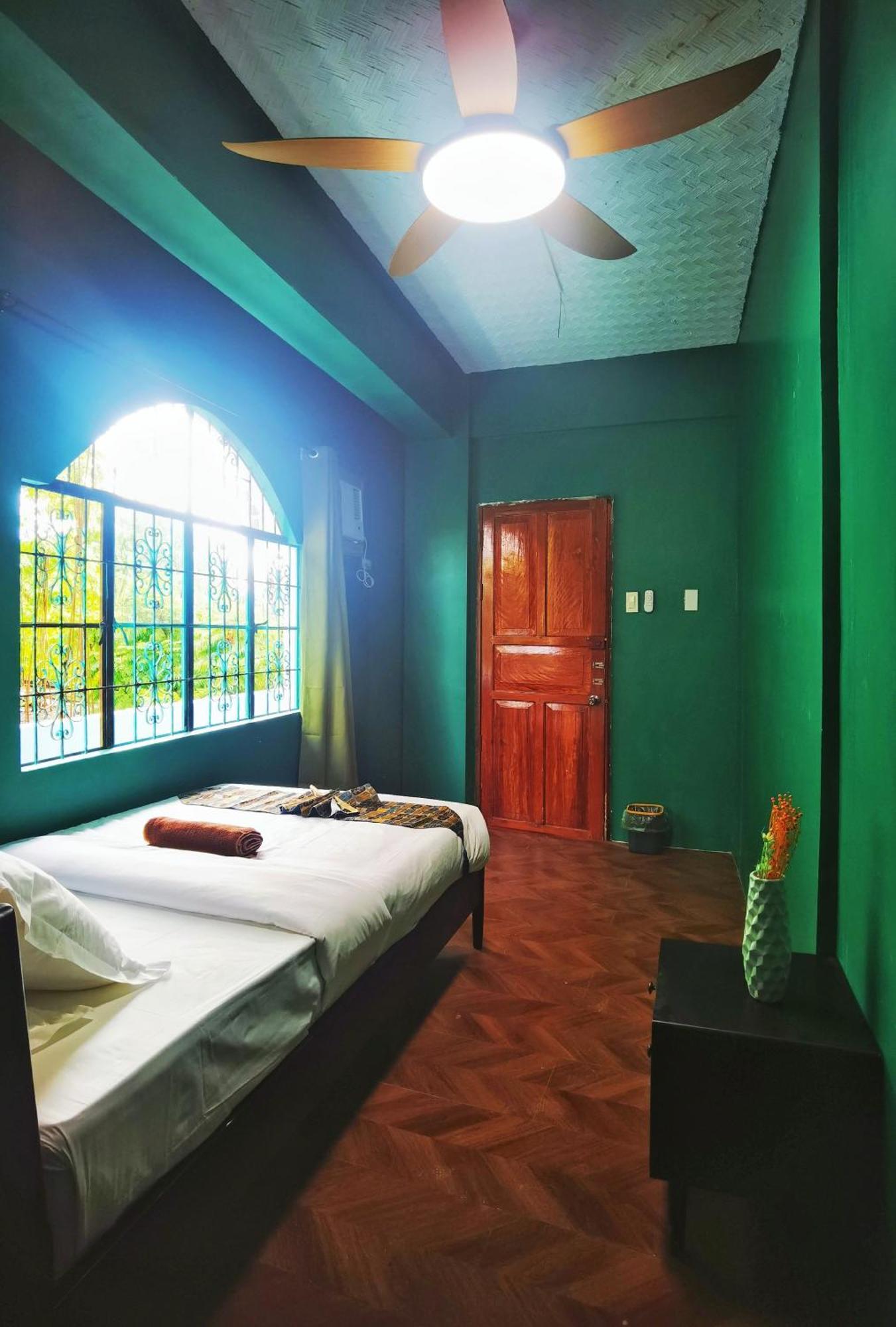 80 Bar Hostel Coron Dış mekan fotoğraf